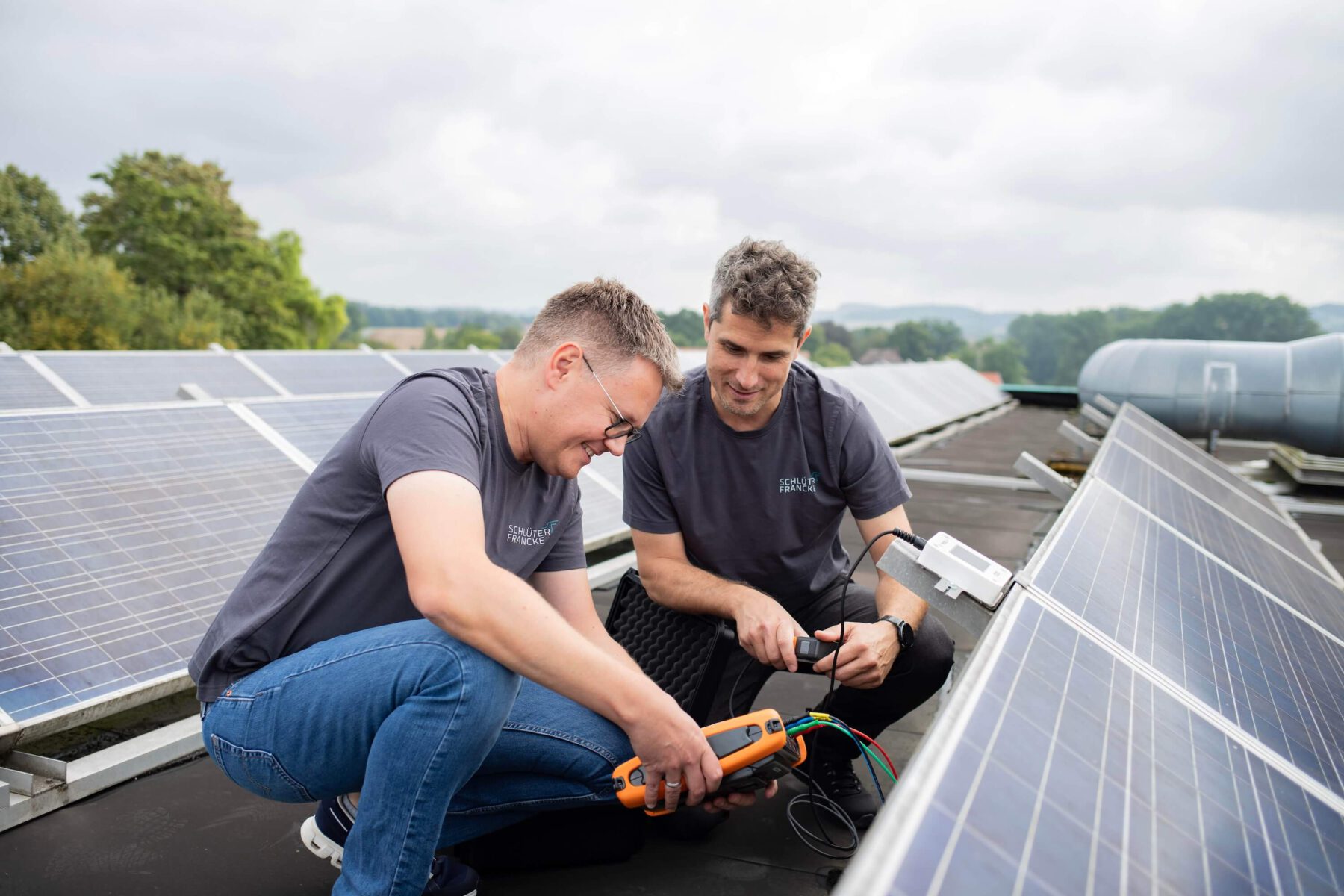 Ertragsbremse im Solarpark? Wie professionelle Fehleranalyse und normgerechte Abnahmen Ihre Investition sichern