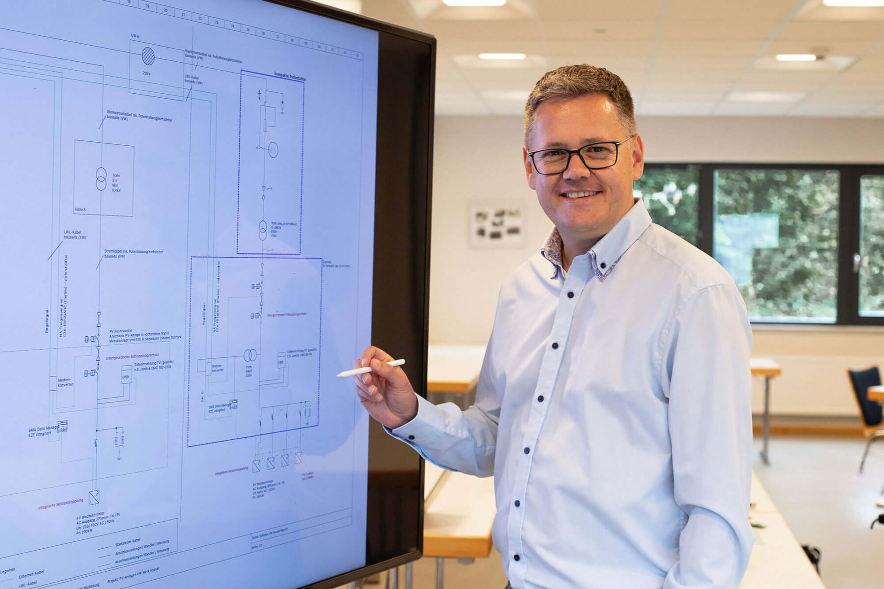 Stephan Schlüter prüft die Machbarkeit eines PV Projektes.